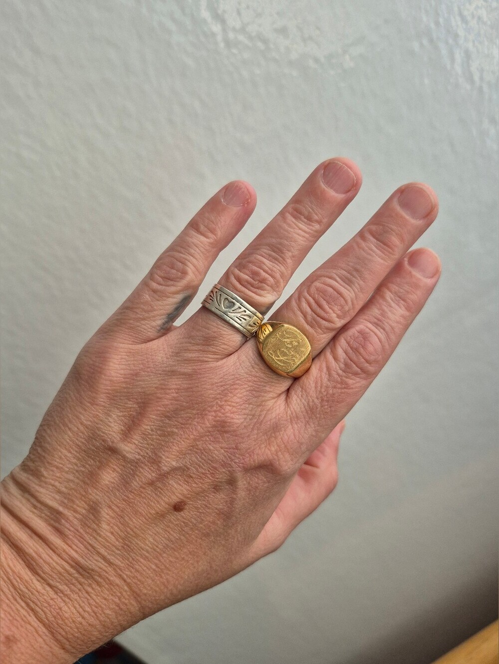🌙​Vintage 18K Solid Gold Monogrammed Signet Ring 750 Italian Hallmark 6g Estate - Picture 8 of 11